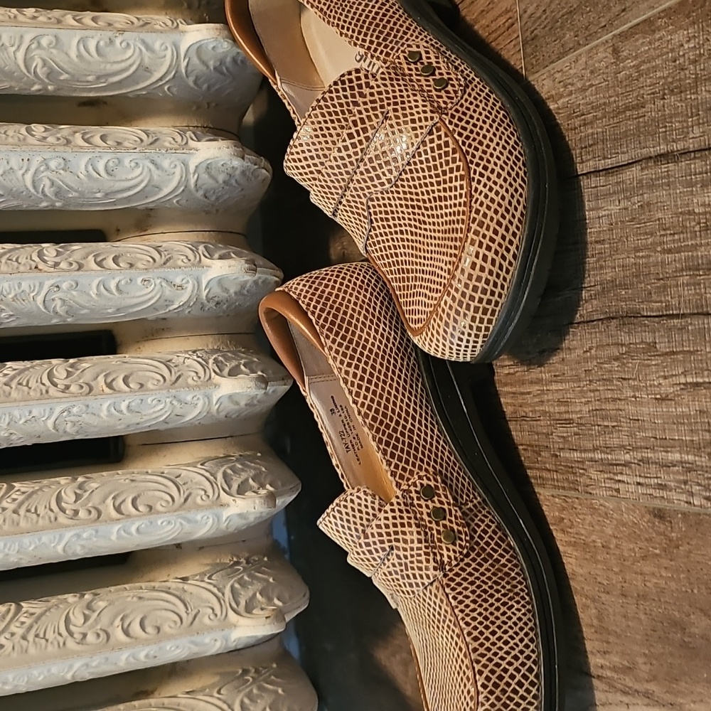 Alegria Woman'sBrown Loafers - Picture 2 of 3
